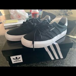 Adidas shoes kids size 2 in black